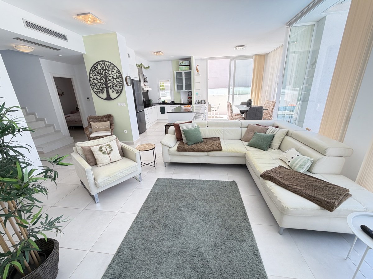 Villa Mil Palmeras, Alicante, Spānijā 4 istabas, 160 m2 Nr. 195439