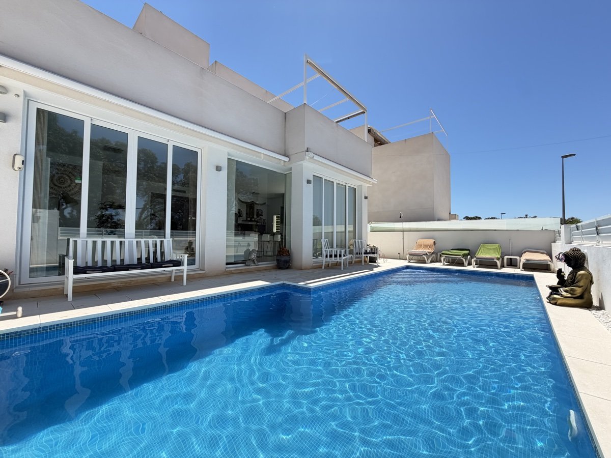 Villa Mil Palmeras, Alicante, Spānijā 4 istabas, 160 m2 Nr. 195439