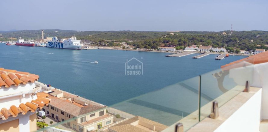 Casa adosada en Mahon, Menorca, España 3 dormitorios, 235 m2 No. 190491