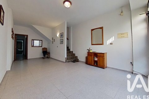 Townhouse for sale in Vila-real, Castellon, Spain 6 bedrooms, 270 sq.m. No. 172910 - photo 3