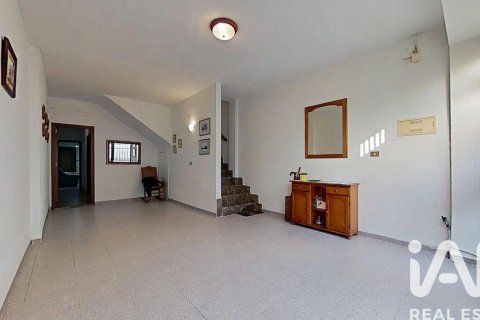Townhouse for sale in Vila-real, Castellon, Spain 6 bedrooms, 270 sq.m. No. 172910 - photo 2