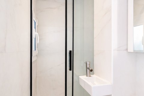 Продажа квартиры в Барселона, Испания 2 спальни, 54м2 №172913 - фото 26