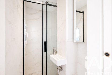 Продажа квартиры в Барселона, Испания 2 спальни, 54м2 №172913 - фото 25