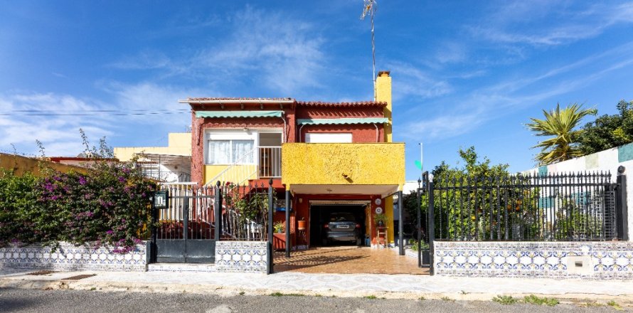 Villa à Punta Prima, Alicante, Espagne 4 chambres, 70 m2 No. 146068