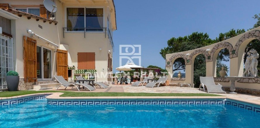 Villa à Lloret de Mar, Girona, Espagne 6 chambres, 150 m2 No. 177233