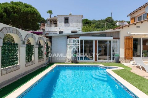 Villa à vendre à Lloret de Mar, Girona, Espagne, 6 chambres, 150 m2 No. 177233 - photo 2