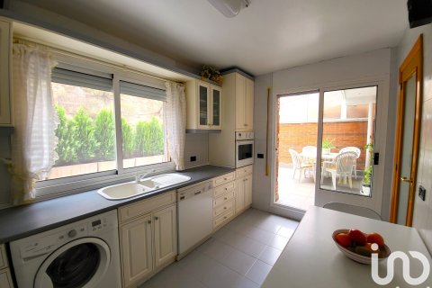 Hus till salu i Mequinenza, Zaragoza, Spanien 3 sovrum, 220 kvm. Nr. 153867 - foto 2