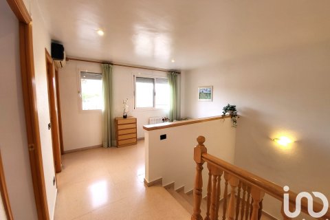 Hus till salu i Mequinenza, Zaragoza, Spanien 3 sovrum, 220 kvm. Nr. 153867 - foto 11