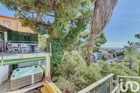 Dom w Lloret de Mar, Girona, Hiszpania 3 sypialnie, 435 mkw. nr 153862 – zdjęcie 23