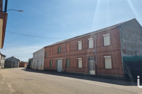 House in Leon, Spain 5 bedrooms, 595 sq.m. No. 185990