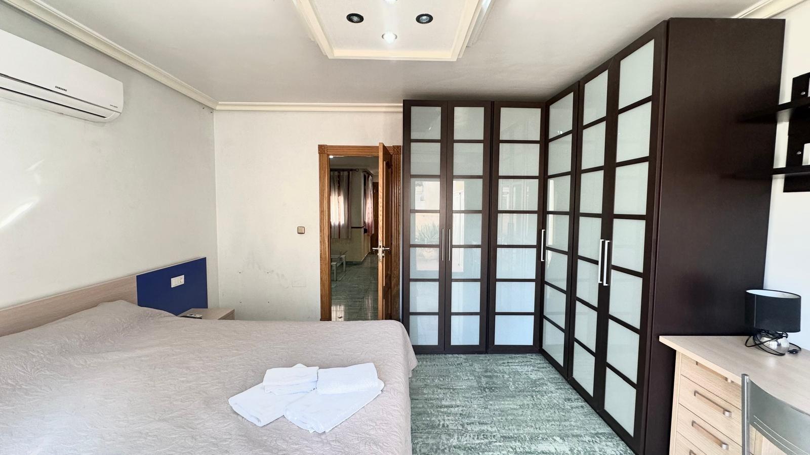 Apartament w Torrevieja, Alicante, Hiszpania 4 sypialnie, 189 mkw. nr 155654