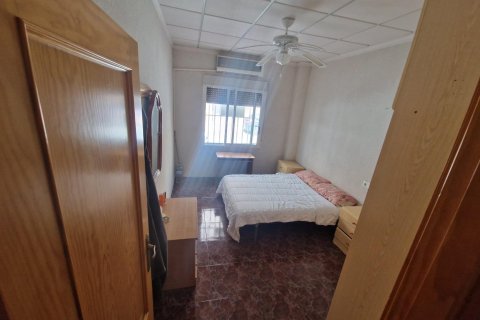 Radhus till salu i Torrevieja, Alicante, Spanien 4 sovrum, 156 kvm. Nr. 155655 - foto 4