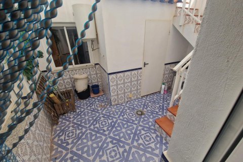 Radhus till salu i Torrevieja, Alicante, Spanien 4 sovrum, 156 kvm. Nr. 155655 - foto 15