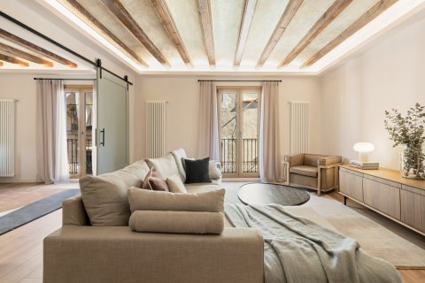 Apartamento en venta Ciudad Vieja, Barcelona, España 3 dormitorios, 140 m2 No. 67752 - foto 2