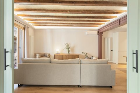 Apartamento en venta Ciudad Vieja, Barcelona, España 3 dormitorios, 140 m2 No. 67752 - foto 3