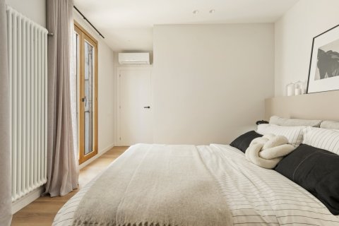 Apartamento en venta Ciudad Vieja, Barcelona, España 3 dormitorios, 140 m2 No. 67752 - foto 9