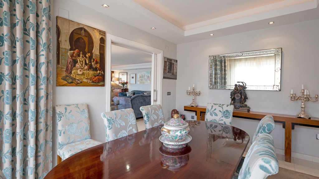 House in Malaga, Spain 5 bedrooms, 454 sq.m. No. 66092
