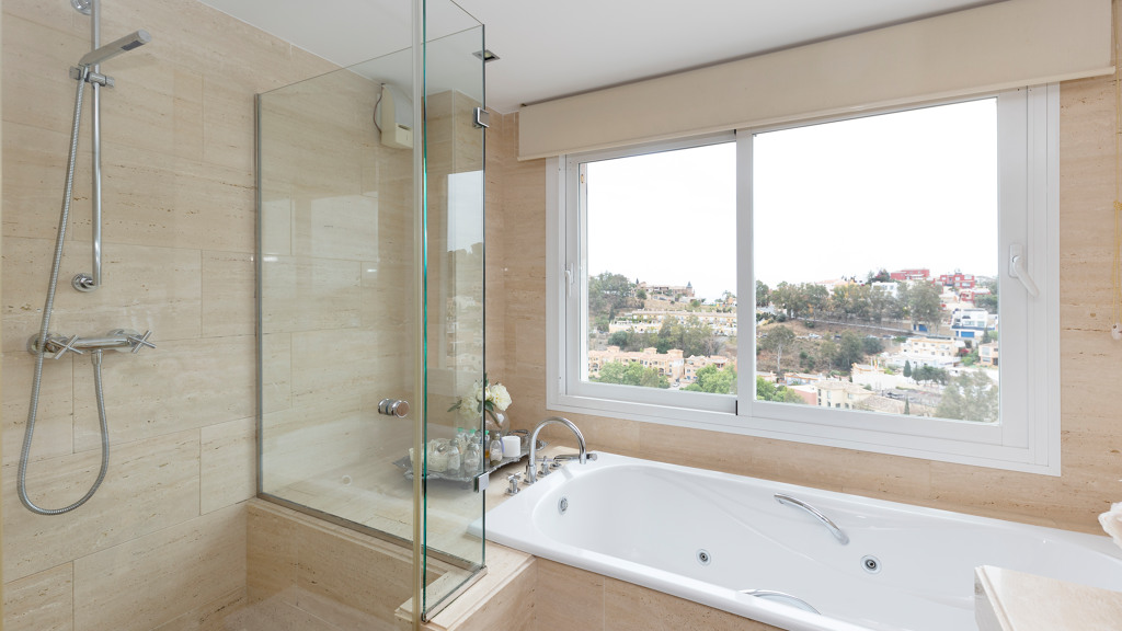 House in Malaga, Spain 5 bedrooms, 454 sq.m. No. 66092