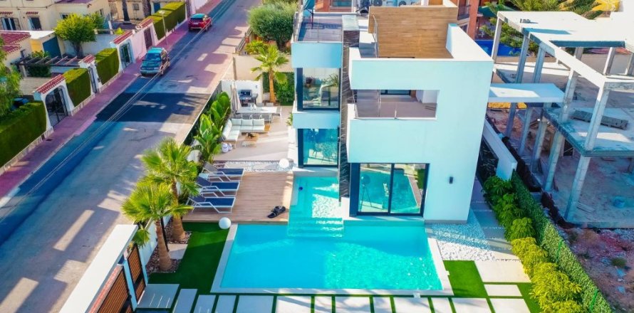 Villa i Torrevieja, Alicante, Spanien 3 sovrum, 172 kvm. Nr. 144927