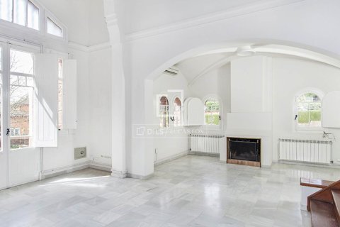 Villa for sale in Valldoreix, Barcelona, Spain 5 bedrooms, 347 sq.m. No. 150599 - photo 10