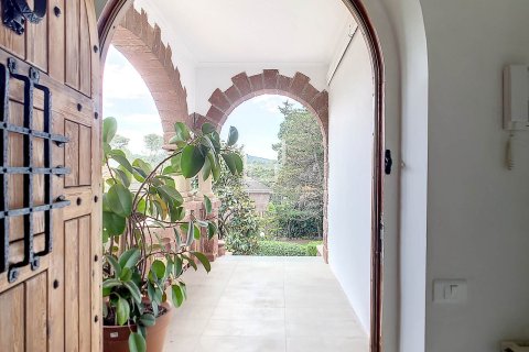 Villa for sale in Valldoreix, Barcelona, Spain 5 bedrooms, 347 sq.m. No. 150599 - photo 8