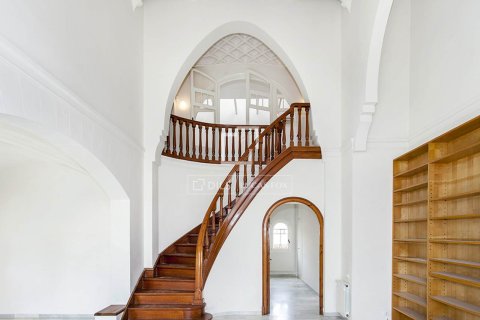 Villa for sale in Valldoreix, Barcelona, Spain 5 bedrooms, 347 sq.m. No. 150599 - photo 2