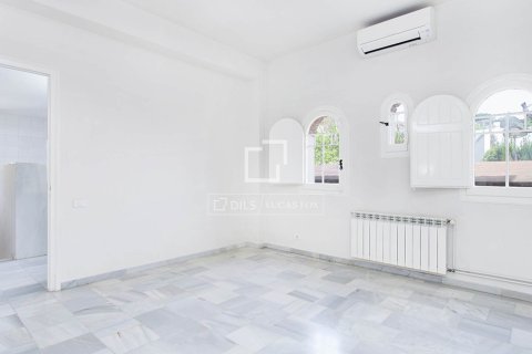 Villa for sale in Valldoreix, Barcelona, Spain 5 bedrooms, 347 sq.m. No. 150599 - photo 17