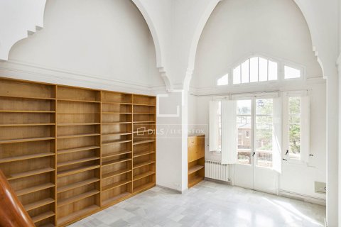 Villa for sale in Valldoreix, Barcelona, Spain 5 bedrooms, 347 sq.m. No. 150599 - photo 13