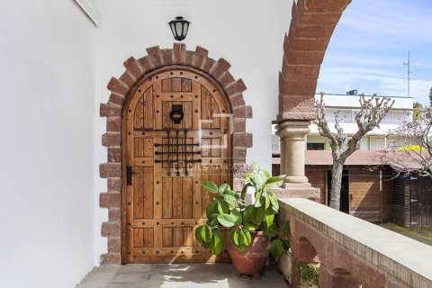 Villa for sale in Valldoreix, Barcelona, Spain 5 bedrooms, 347 sq.m. No. 150599 - photo 7