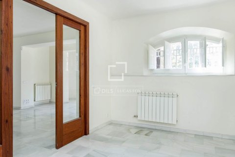 Villa for sale in Valldoreix, Barcelona, Spain 5 bedrooms, 347 sq.m. No. 150599 - photo 28