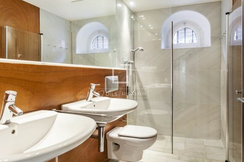 Villa for sale in Valldoreix, Barcelona, Spain 5 bedrooms, 347 sq.m. No. 150599 - photo 30