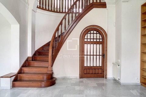 Villa for sale in Valldoreix, Barcelona, Spain 5 bedrooms, 347 sq.m. No. 150599 - photo 11