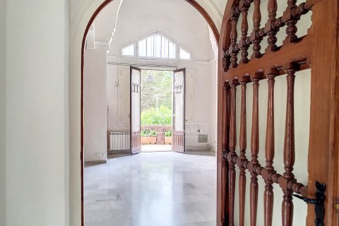 Villa for sale in Valldoreix, Barcelona, Spain 5 bedrooms, 347 sq.m. No. 150599 - photo 9