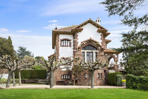 Villa in Valldoreix, Barcelona, Spain 5 bedrooms, 347 sq.m. No. 150599