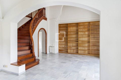 Villa for sale in Valldoreix, Barcelona, Spain 5 bedrooms, 347 sq.m. No. 150599 - photo 12