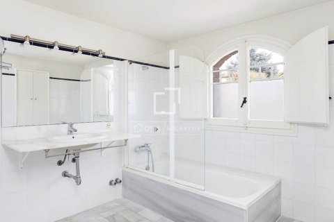 Villa for sale in Valldoreix, Barcelona, Spain 5 bedrooms, 347 sq.m. No. 150599 - photo 25