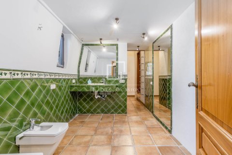 Villa for sale in Barcelona, Spain 6 bedrooms, 402 sq.m. No. 150596 - photo 25