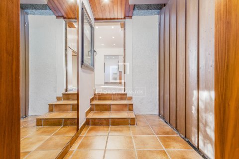 Villa for sale in Barcelona, Spain 6 bedrooms, 402 sq.m. No. 150596 - photo 28