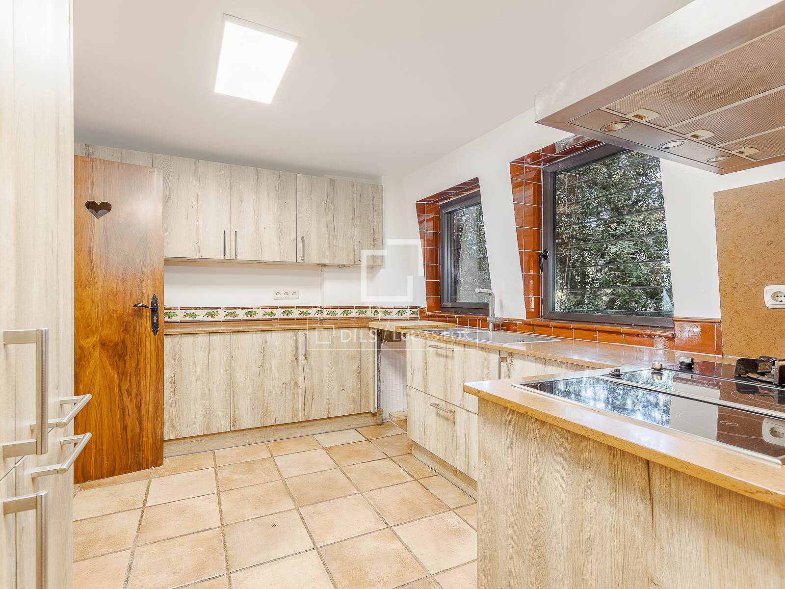 Villa i Barcelona, Spanien 6 sovrum, 402 kvm. Nr. 150596