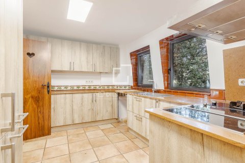 Villa for sale in Barcelona, Spain 6 bedrooms, 402 sq.m. No. 150596 - photo 18