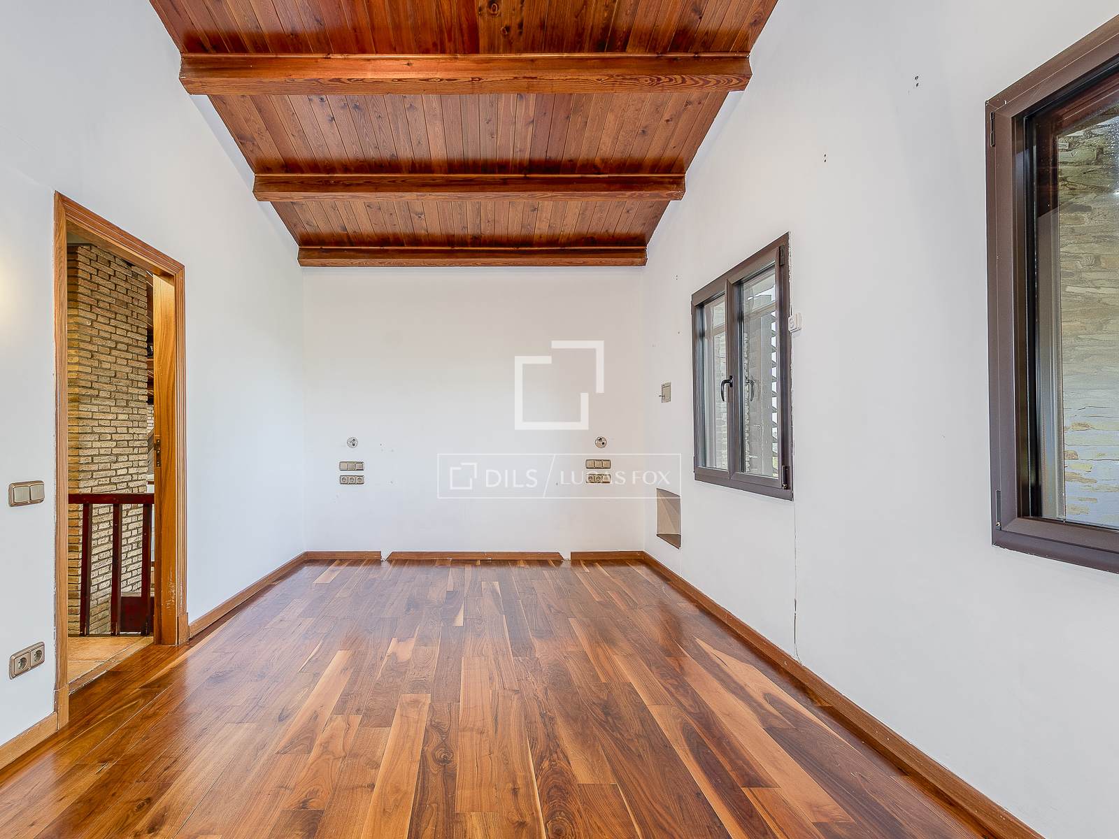 Villa i Barcelona, Spanien 6 sovrum, 402 kvm. Nr. 150596