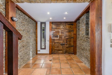 Villa for sale in Barcelona, Spain 6 bedrooms, 402 sq.m. No. 150596 - photo 3