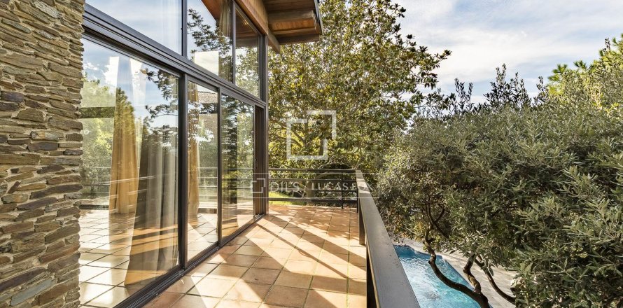 Villa in Barcelona, Spain 6 bedrooms, 402 sq.m. No. 150596