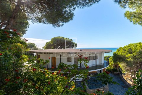 Villa for sale in Sant Pol de Mar, Barcelona, Spain 8 bedrooms, 558 sq.m. No. 150600 - photo 3