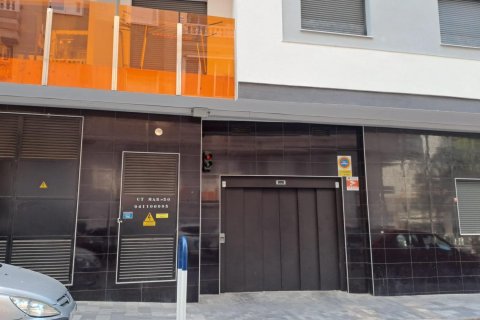 Garage till salu i Torrevieja, Alicante, Spanien 23 kvm. Nr. 183059 - foto 2
