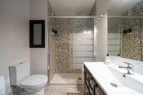 Аренда квартиры в Аликанте, Испания 2 спальни, 85м2 №165448 - фото 28