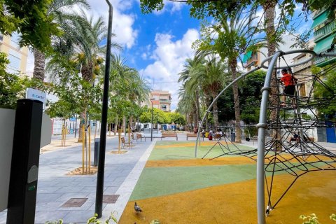 Аренда квартиры в Аликанте, Испания 2 спальни, 85м2 №165448 - фото 8