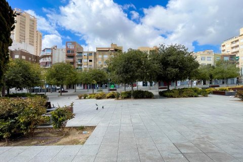 Аренда квартиры в Аликанте, Испания 2 спальни, 85м2 №165448 - фото 11