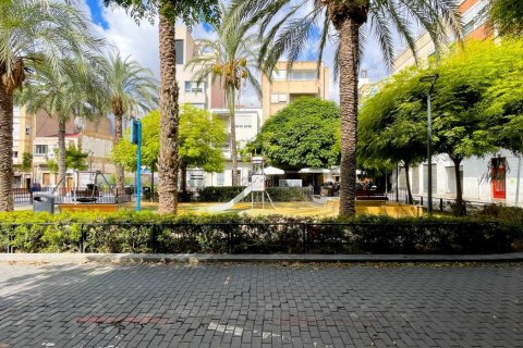 Аренда квартиры в Аликанте, Испания 2 спальни, 85м2 №165448 - фото 6