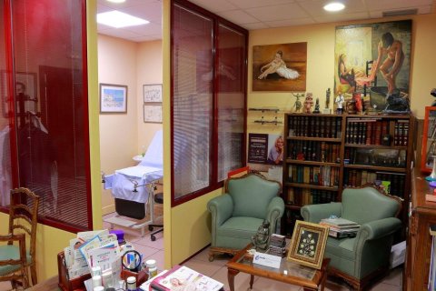 Apartment for sale in Madrid, Spain 5 bedrooms, 163 sq.m. No. 165440 - photo 10